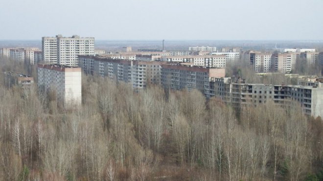 pohled z nejvyšší budovy na elektrárnu a okolí