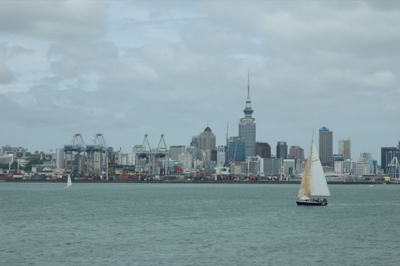 Pohled na Auckland z lodi