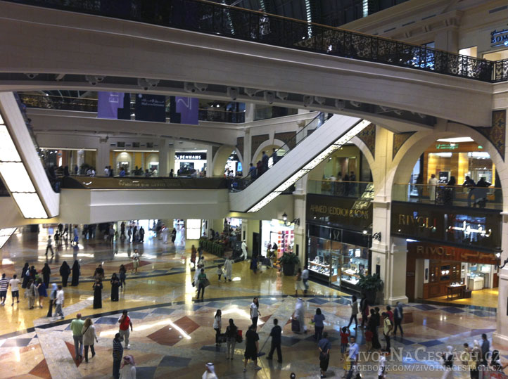 Mall of the Emirates - pohled do vnitřních prostor centra