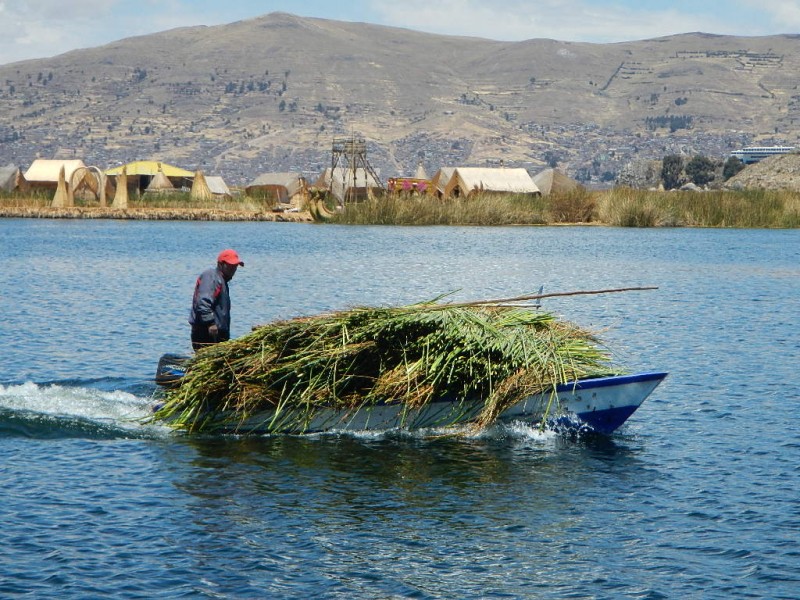 Jezero Titicaca a ostrovy Los Uros, Peru