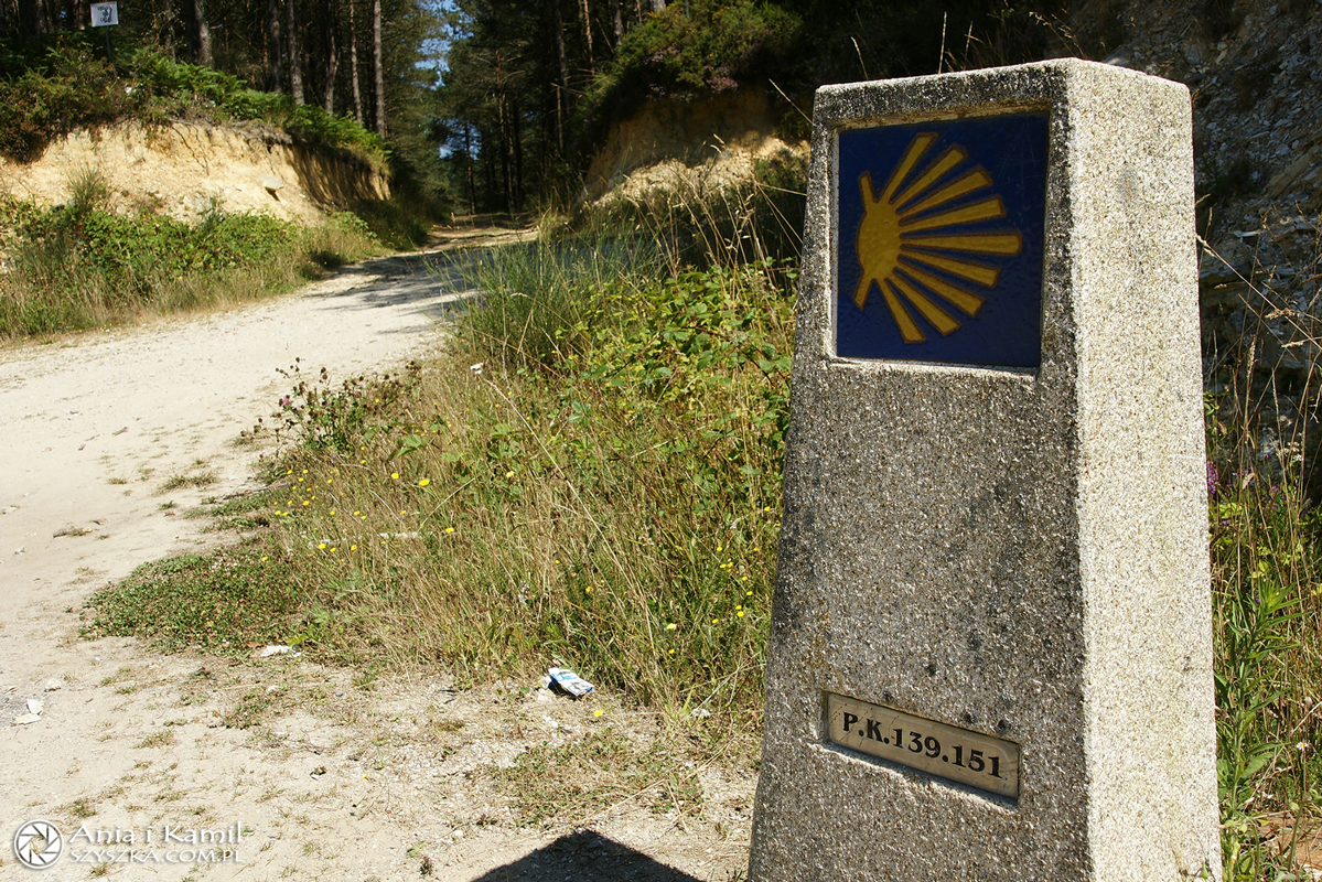 Trasa Camino de Santiago je značená svatojakubskou mušlí