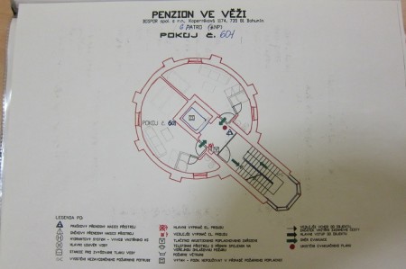 Evakuační plán, z něhož je patrné rozložení pokojů