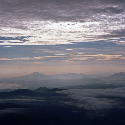 úsvit , pohled z Gunung Inerie