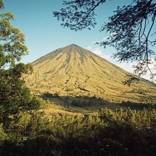 Gunung Inerie (cca 2100m),Bajawa, Flores, Indonésie