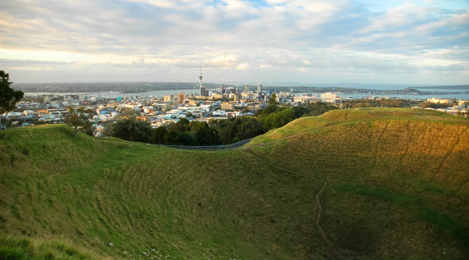 Pohled z Mount Eden na Auckland, Nový Zéland