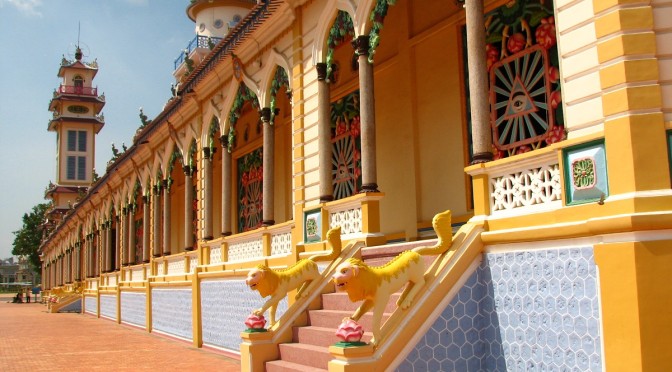 Pestrobarevný chrám Cao Dai, Vietnam
