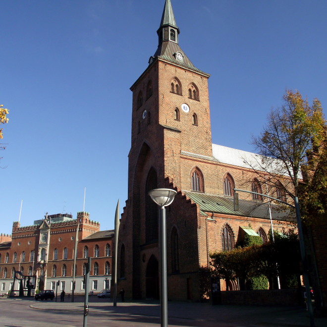 Centrum města Odense - Domkirke a radnice s náměstím Flakhaven