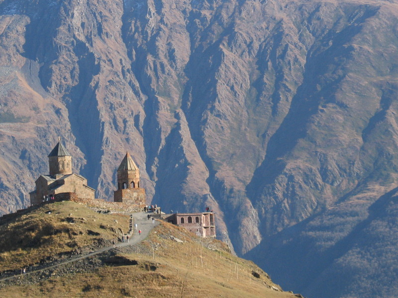 Kostel Tsminda Tsameba nad Kazbegi.