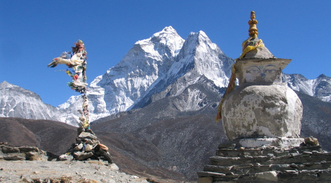 Buddhistické stúpy v okolí Pheriche.