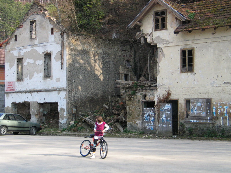 Stopy války v centru Jajce.