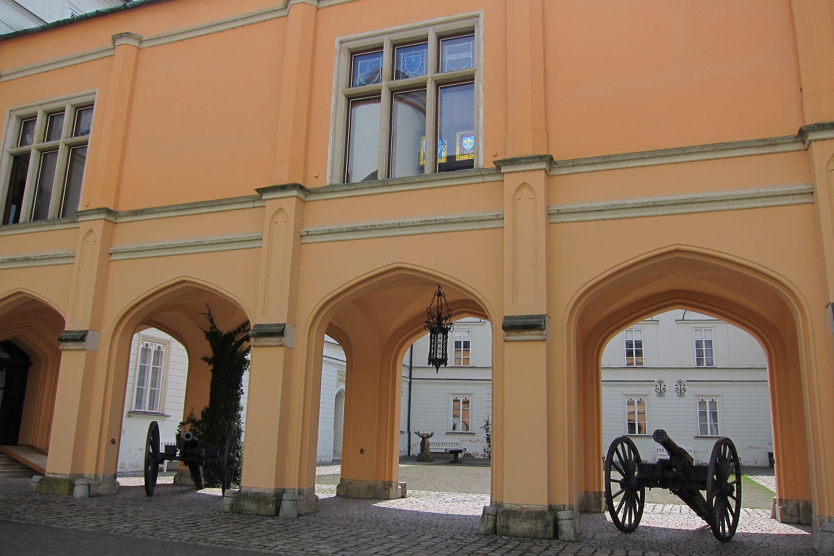 Nádvoří Bílého zámku, Hradec nad Moravicí