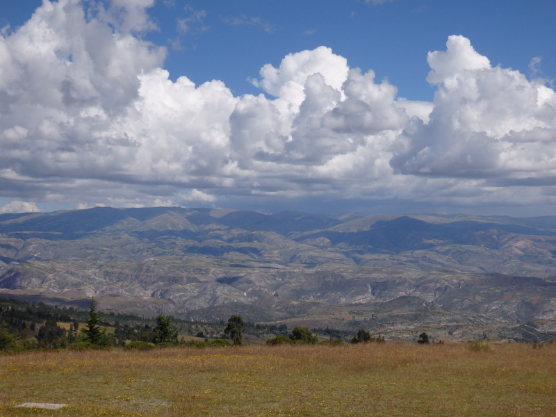 Pampa de Quinua s výhledem na Ayacucho