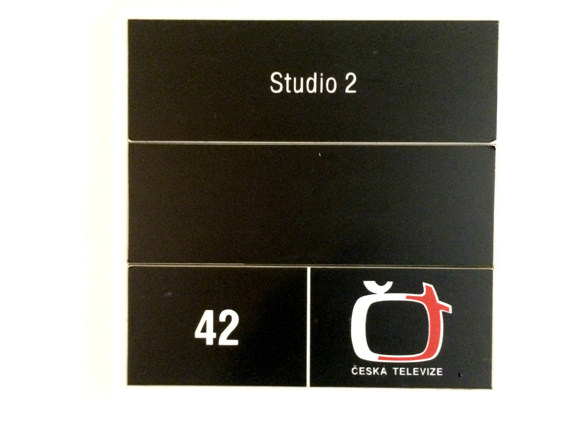 Studio 2 - označení studia, kde se natáčí pořad Dobré ráno České televize