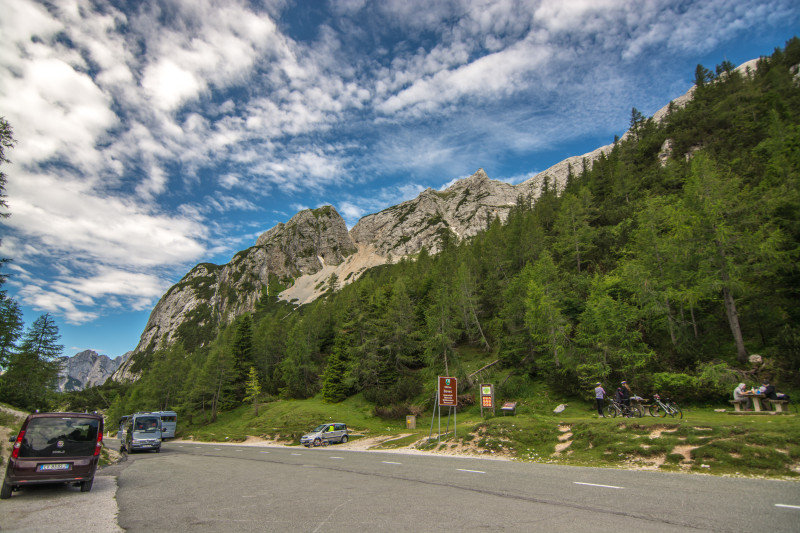 Další den nás už ale čekala zcela jiná panorámata! Po lehce propařené noci se nahoru sice nešlo úplně nejlíp, ale nakonec jsme někteří dosáhli téměř vrcholu, heč! :-D Každopádně jsme většina z nás ušli mnohem víc, než Jirka, že se nestydí! :-D ;-)