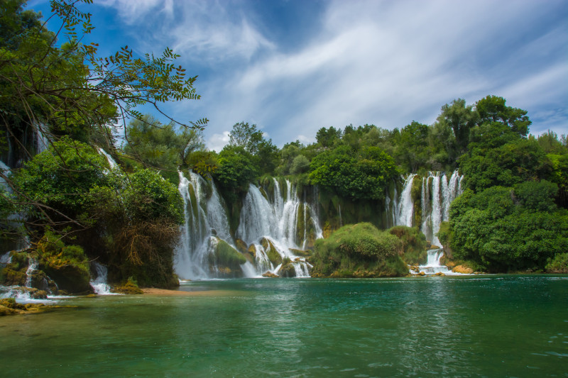 Okoupali jsme se i v úžasných vodopádech, které ještě nejsou turisty moc objeveny a tak to bylo o to krásnější a větší zážitek.