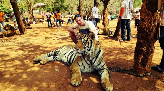 Tygří klášter Wat Pha Luang Ta Bua, provincie Kanchanaburi, Thajsko