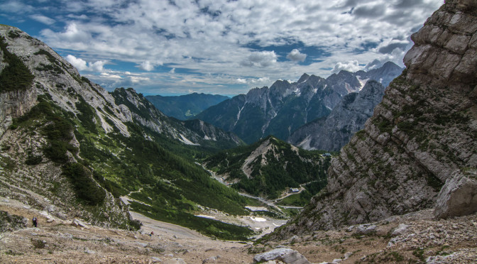 Výhled po pár set metrech výšlapu směrem k parkovišti. Triglavský národní park, Slovinsko