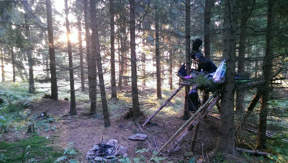 Noc v přírodě, bushcraft