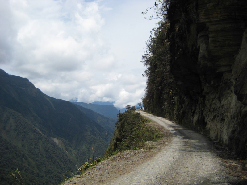 Typický pohled ze sedla na Death Road - El Camino de la Muerte (Silnice smrti), La Paz, Bolívie