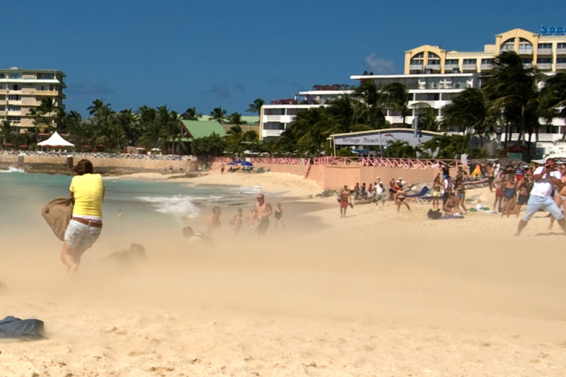 Maho Beach, St. Marteen (Svatý Martin) - start Jumba aneb všechno lítá, co má peří!