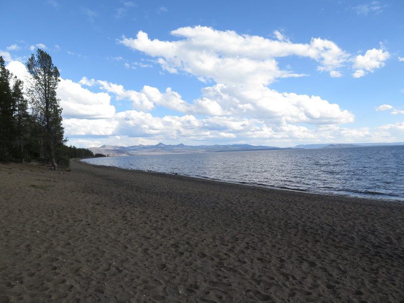 Překrásné jezero v Yellowstonském národním parku.