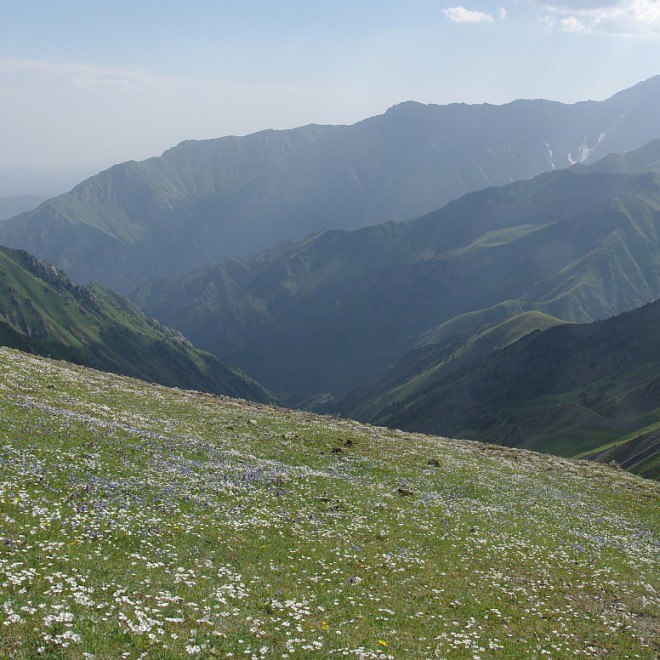 hory nad Arslanbobem, Ferganský hřeben, Kyrgyzstán