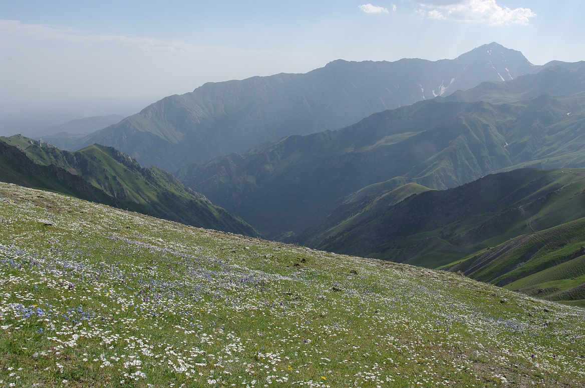 hory nad Arslanbobem, Ferganský hřeben, Kyrgyzstán