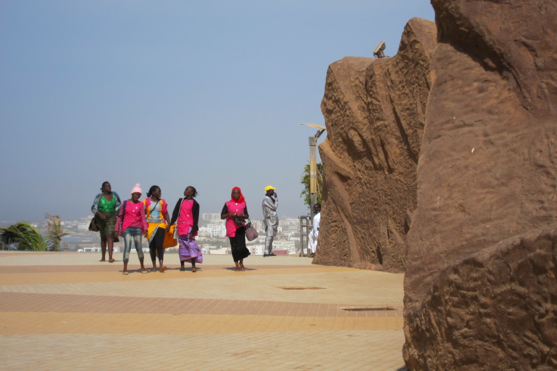 U základny monumentu v senegalském Dakaru