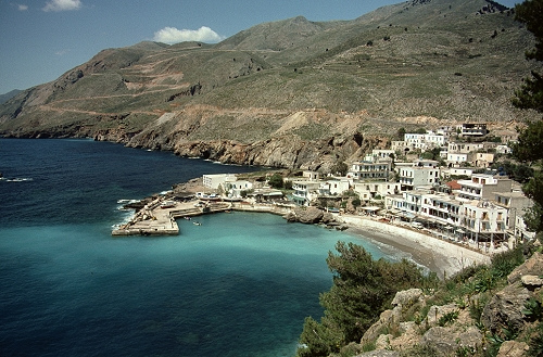 Pohled na jednu z pláží na Krétě.