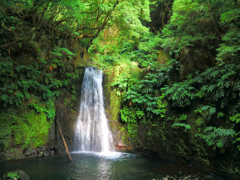 Vodopád u Faial da Terra, Azory