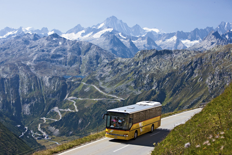 Švýcarské známé žluté autobusy PostAuto poznáte hned na první pohled.