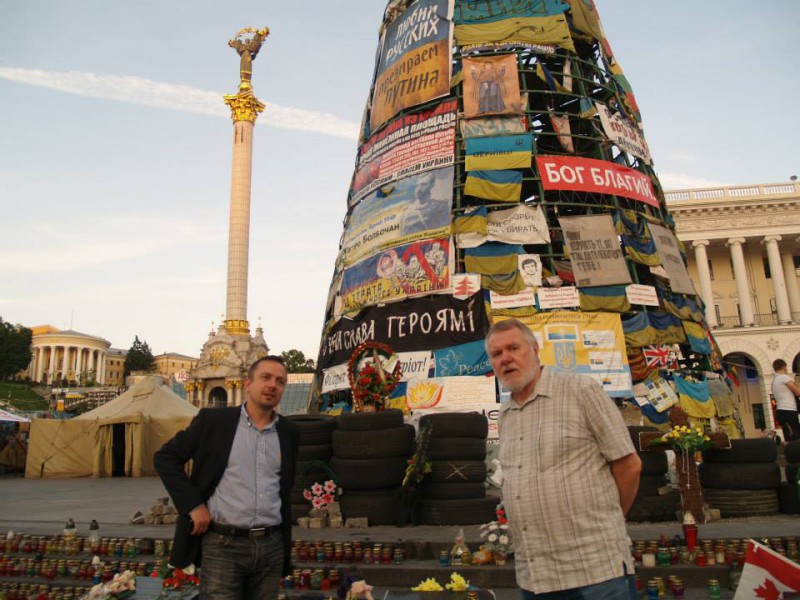 Na kyjevském Majdanu (Jaromír Štětina vpravo)