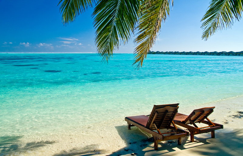 Maledivy - zdejší pláže s výhledem na blankytné moře vybízejí ke skvělému relaxu.