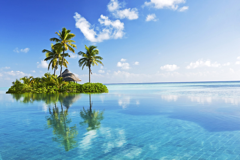 Maledivy - krásný ostrov uprostřed blankytného moře.