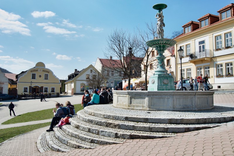 Náměstí ve Štramberku poskytne klidně dost zábavy na celé odpoledne. Od minipivovaru až přes tři muzea.