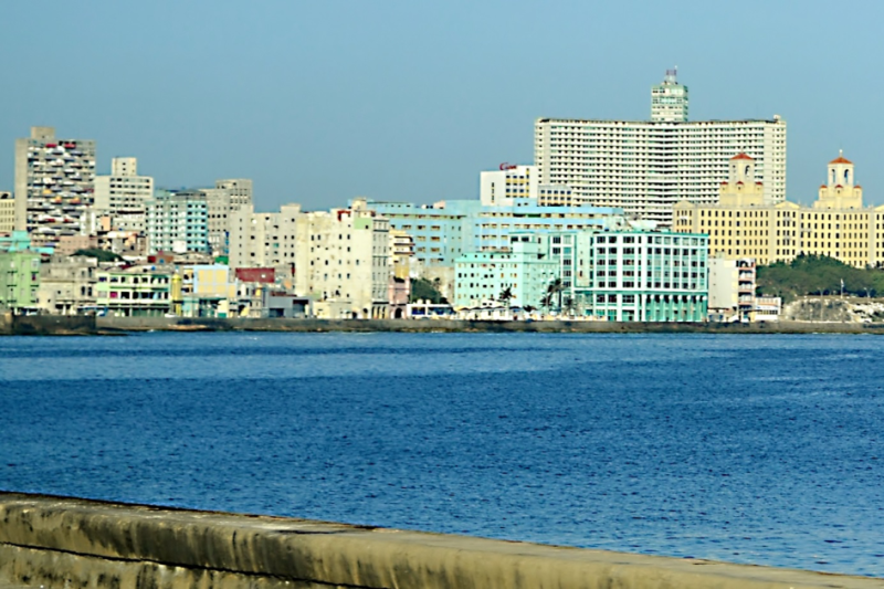 Hotely podél pobřežní promenády Malecón.