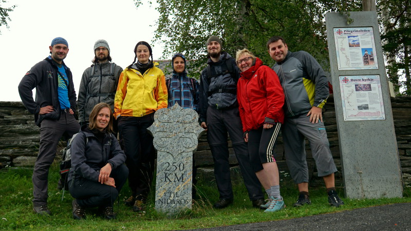 Členové expedice: Petr, Tom, Ivča, Káťa, Lůca, Míla, Ráďa a Kejml. (zleva)