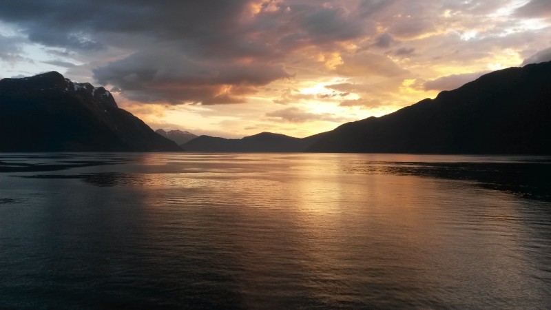 Norské fjordy, západ slunce