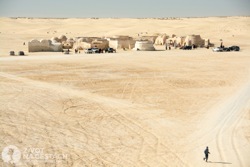 Fotoreport z cesty napříč Tuniskem – Městečko ze 4. dílu Hvězdných válek v oblasti solného jezera Chott el-Gharsa.