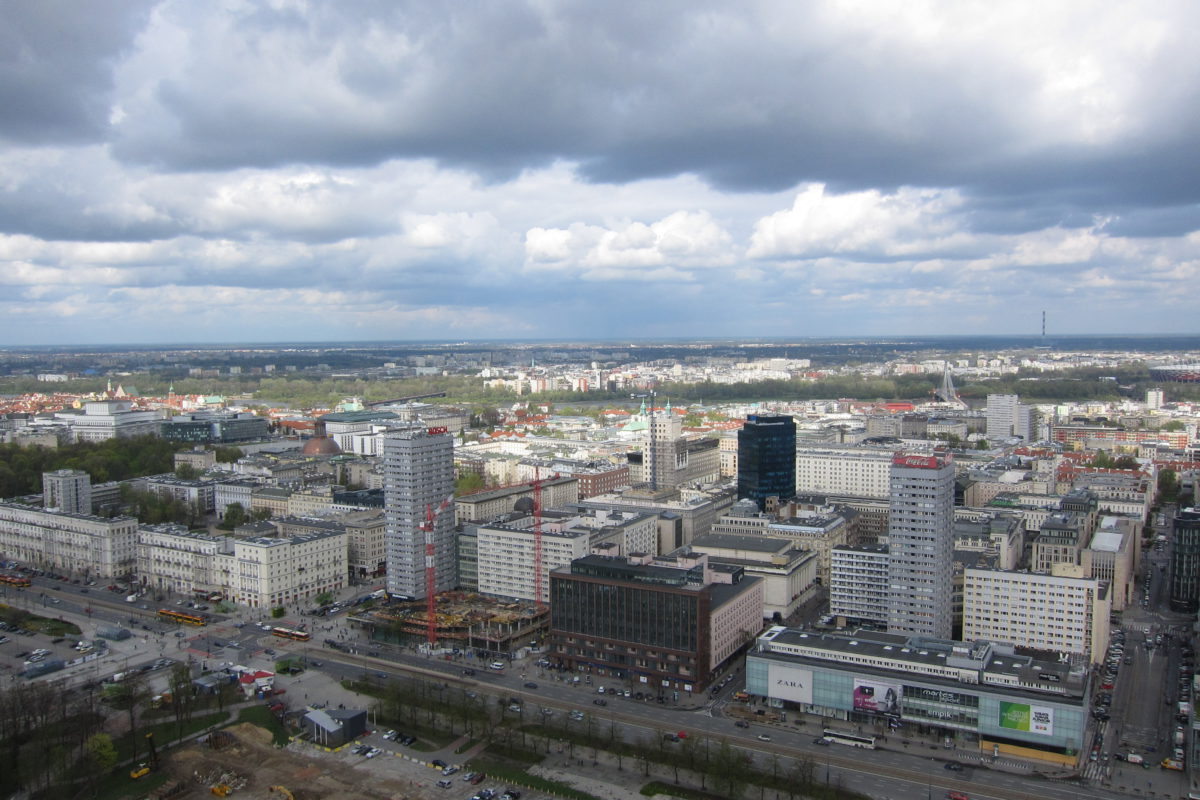 Pohled z vyhlídkové terasy, v pozadí vlevo Staré město