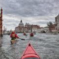 kajakování v Canal Grande v Benátkách