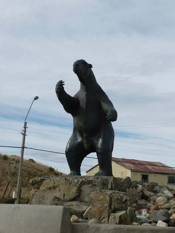 Socha obrovského morčete ve městečku Puerto Natales.