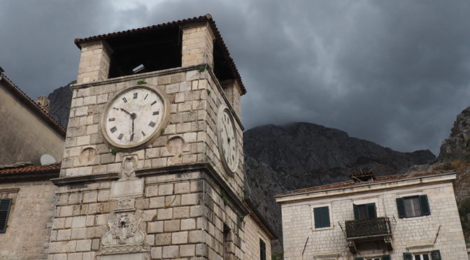 Město historie, turistů, vetešnictví a koček – Kotor, Černá Hora