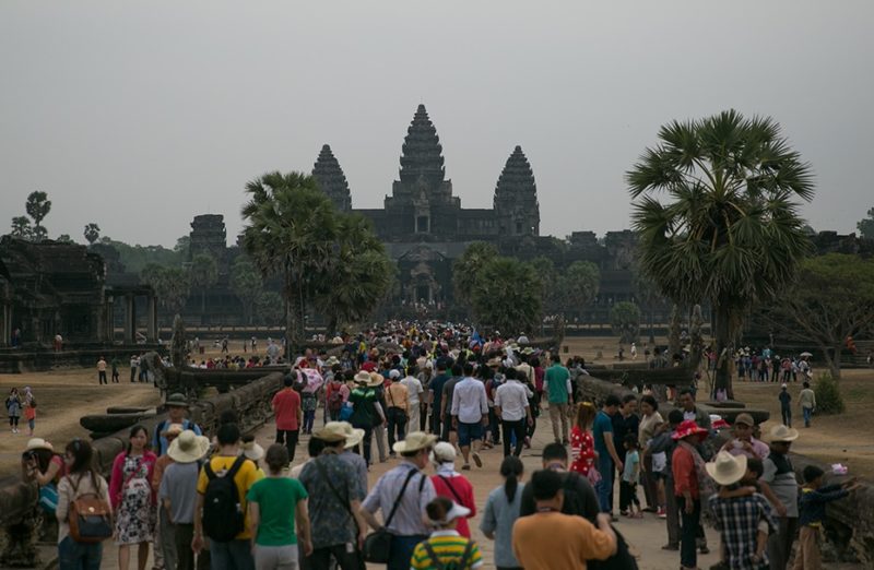 Dav na hlavní ose procházející Angkor Watem