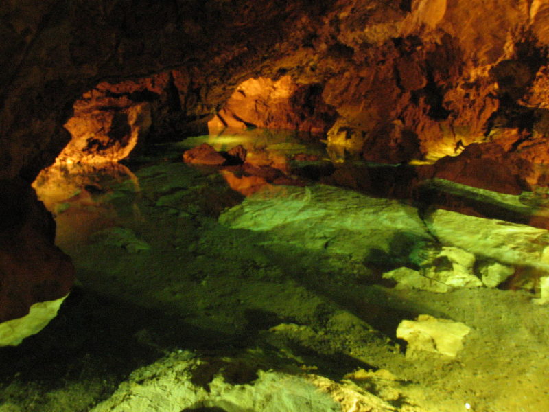 Letní výlety po Krkonoších: Bozkovské dolomitové jeskyně, jezírko