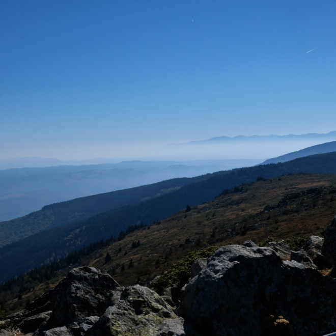 Vitosha, v pozadí vrcholky pohoří Rila