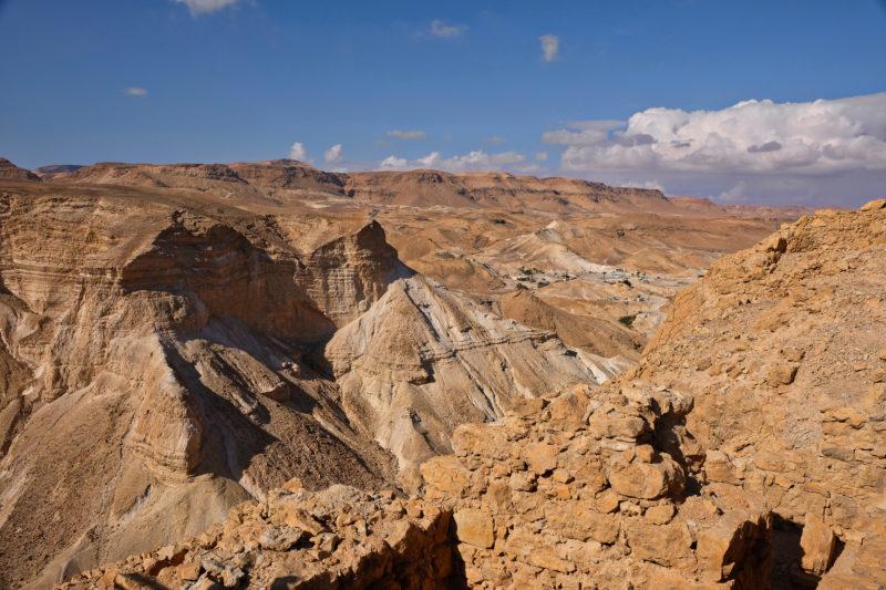 Krajina Negevské a Judské pouště cestou na pevnost Masada je prostě fascinující