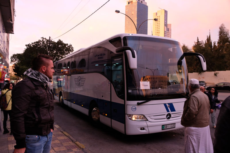 Autobus z Ammánu do Petry.